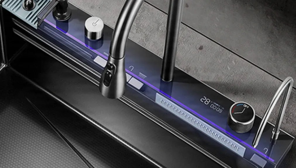 Konyhai csaptelep ELITE EDITION KS2199 LED-kijelzővel, kihúzható zuhanyfejjel, több színváltozatban — Fekete — 68 cm