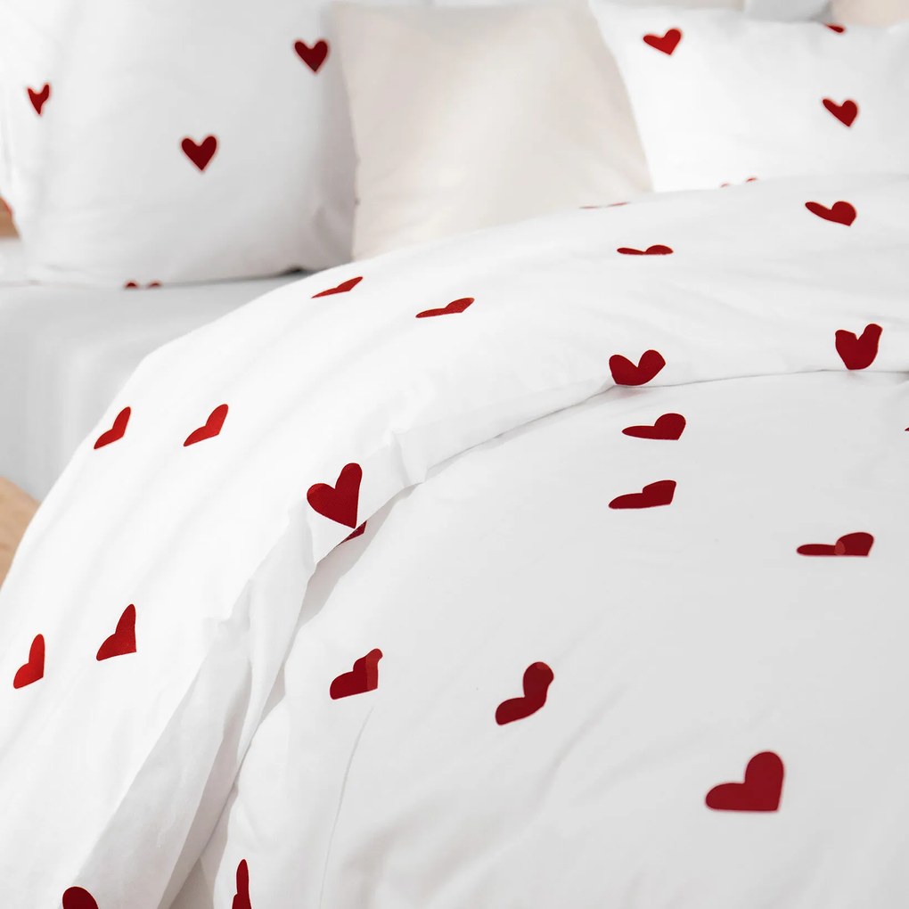 Goldea pamut ágyneműhuzat - piros szívecskék, fehér alapon 140 x 200 és 70 x 90 cm