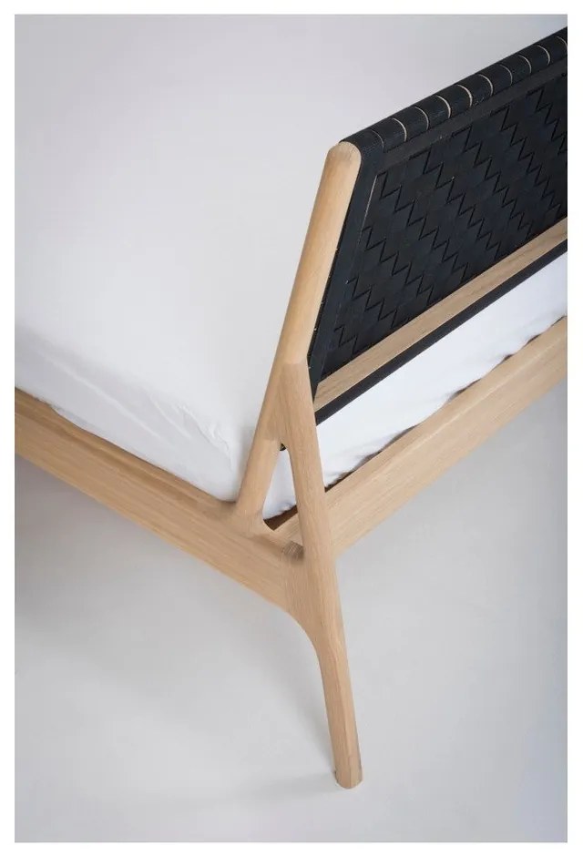 Fekete-natúr színű tölgyfa franciaágy 140x200 cm Fawn – Gazzda