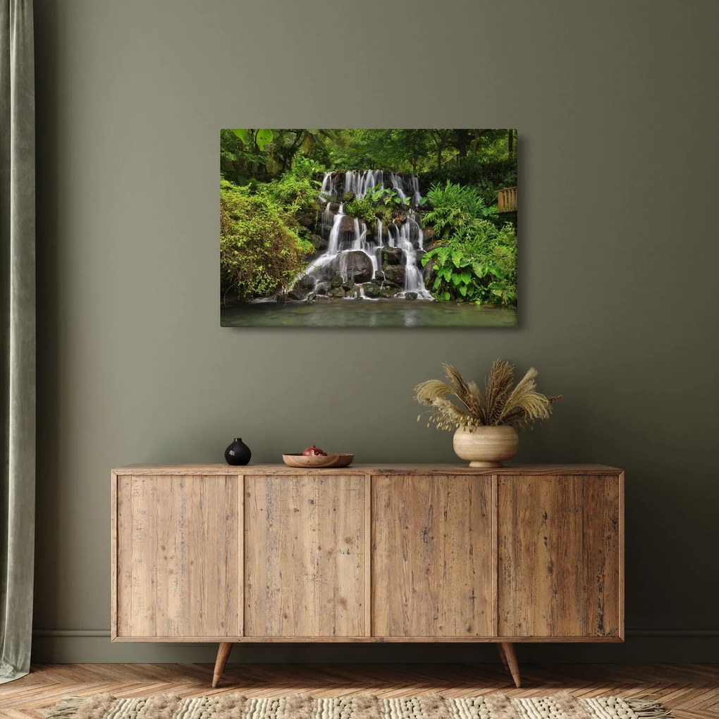 Egy kép a vízesésekről egy trópusi erdőben (90x60 cm)
