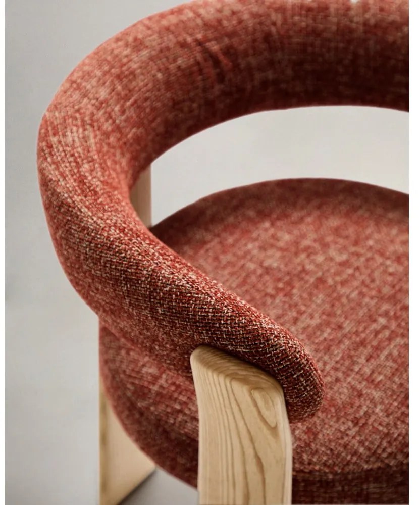 Natúr színű-terrakotta színű kőrisfa karfás étkezőfotel Granite – Kave Home