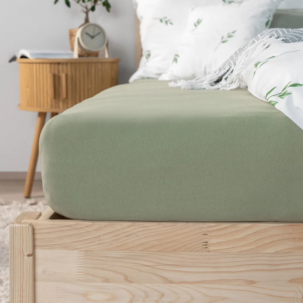 Goldea jersey gumis lepedő - zsálya színű 90 x 200 cm