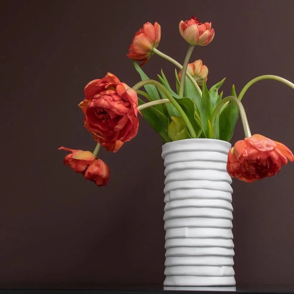 Fehér kézzel készített porcelán váza Ribbon – Mette Ditmer Denmark