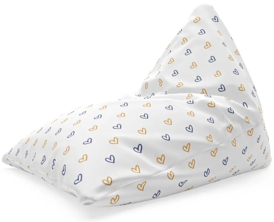 Triangl babzsák festett szív fehéren, fehér