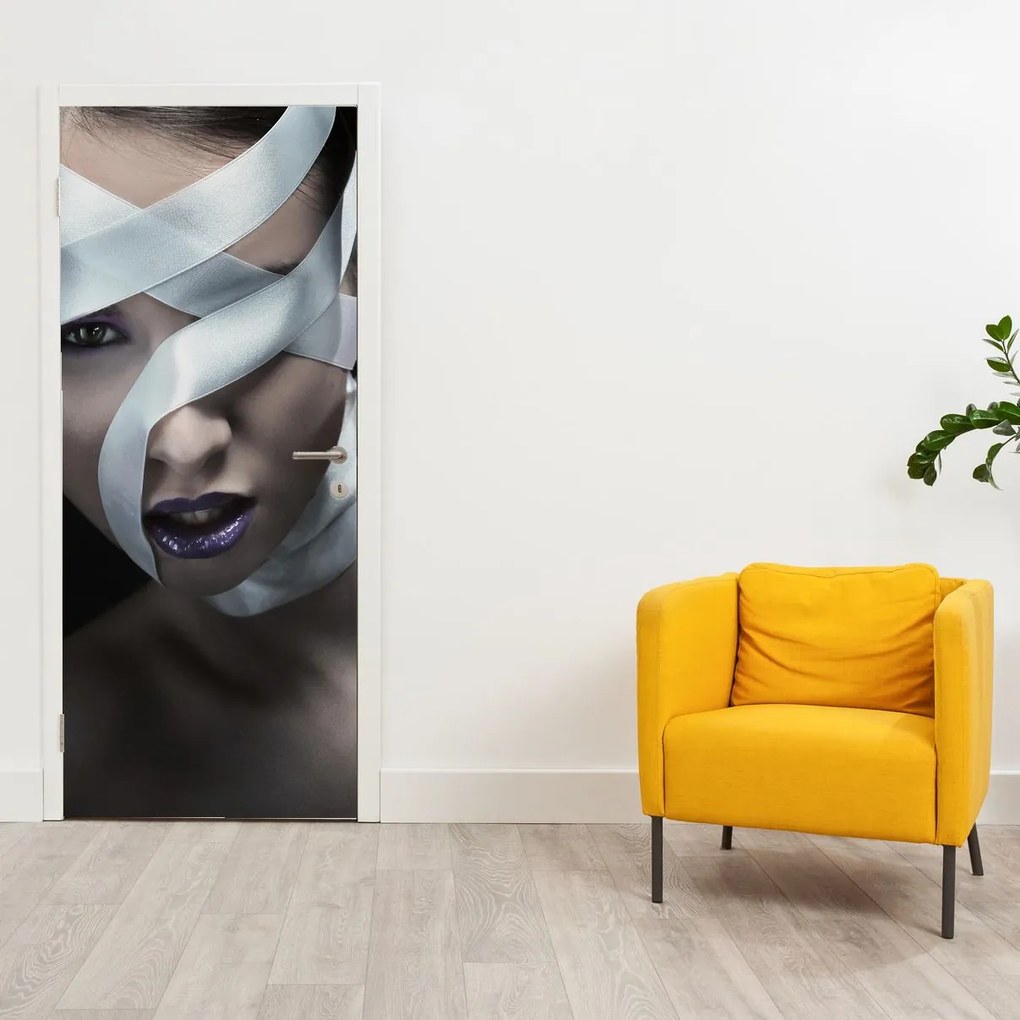 Fotótapéta ajtóra - Nő szalaggal (95x205cm)