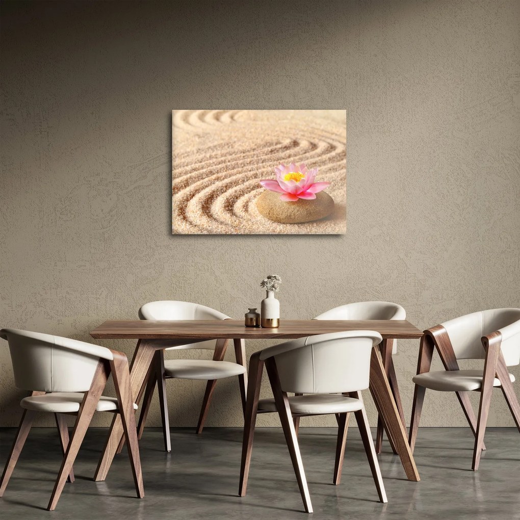 Egy kő, virággal a homokban képe (70x50 cm)