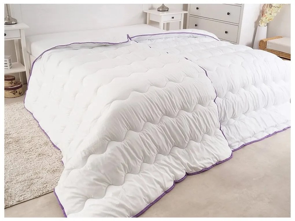 Egész éves steppelt takaró 140x200 cm párnával STELLA LAVENDER 70x90 cm, fehér