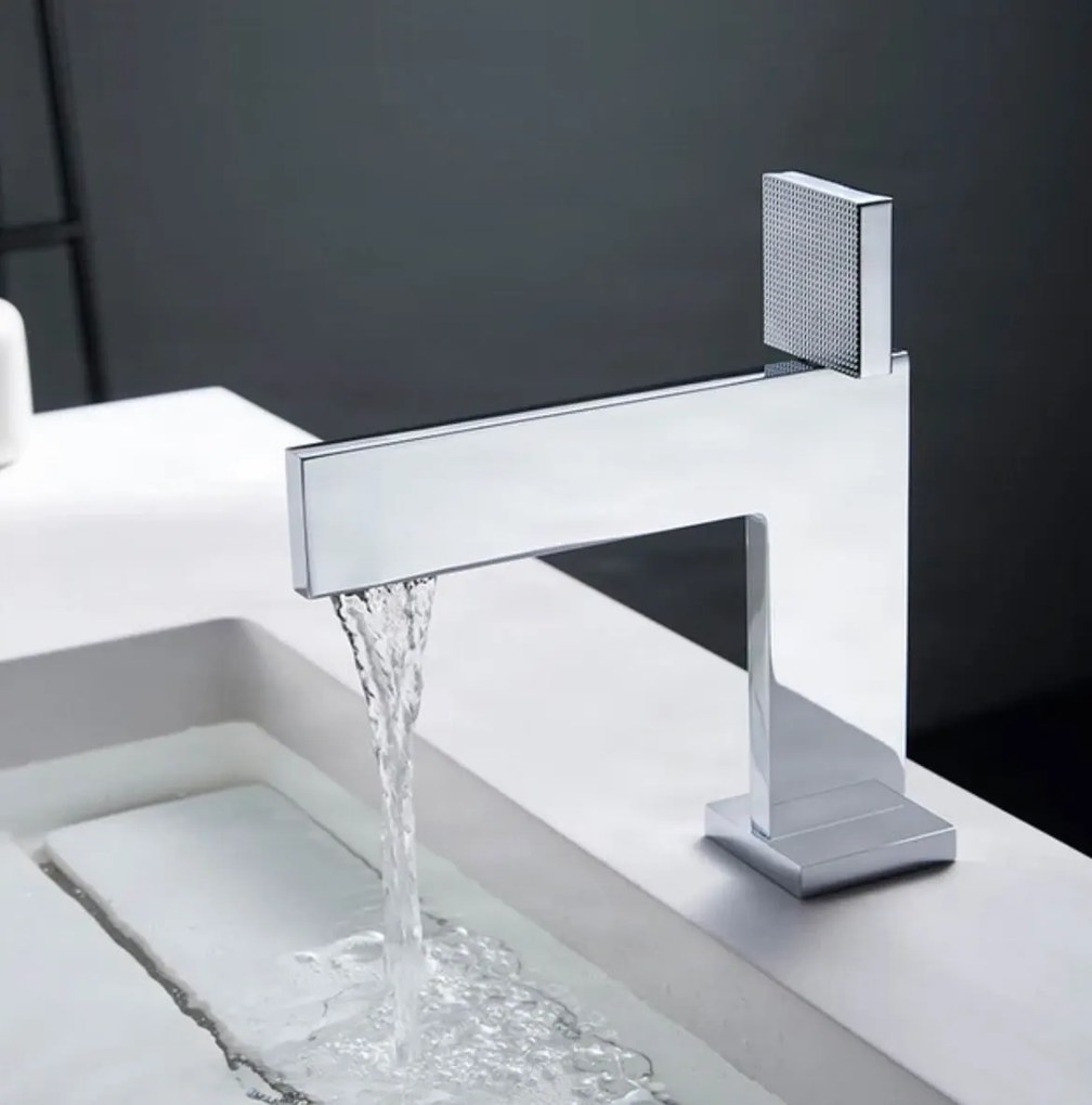 Álló fürdőszobai csaptelep ELITE EDITION BS1420 vízeséses kifolyóval, sárgaréz testtel, többféle színben — Króm