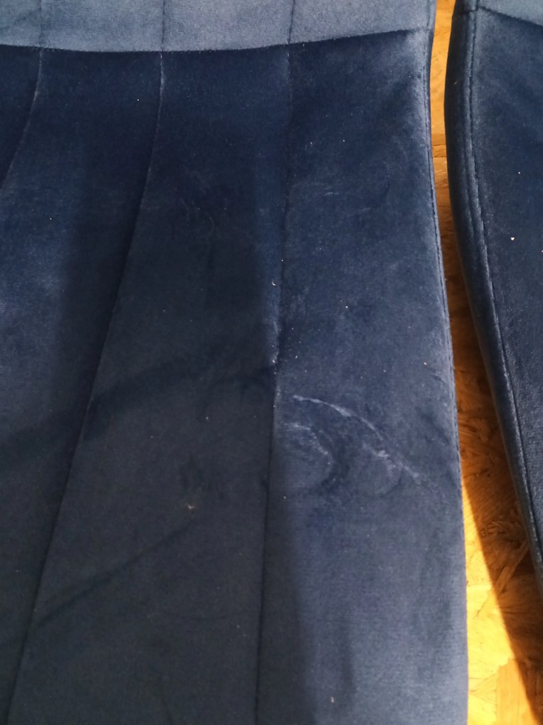 AKCIÓ Kék bársony szék LAVA fekete lábakkal II. osztály