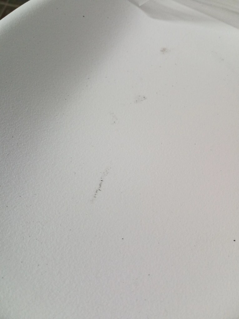 AKCIÓ Fehér-fekete BALI MARK szék bükkfa lábakkal II. osztály