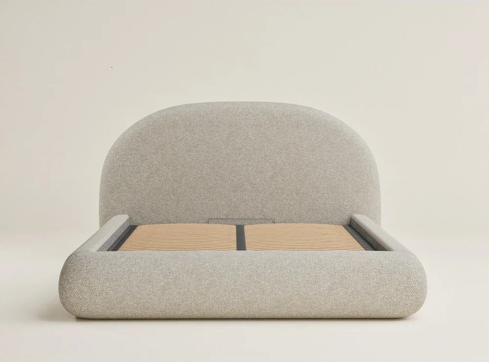 Bézs kárpitozott ágyneműtartós franciaágy ágyráccsal 180x200 cm Maumere – Maison de Rêve