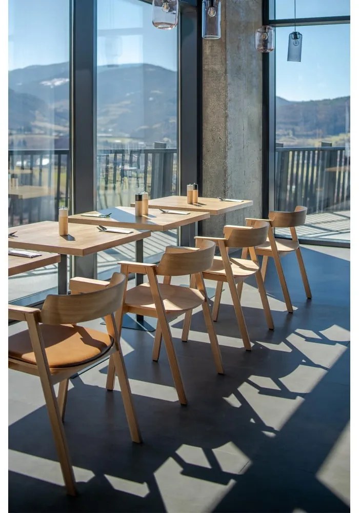 Natúr színű tölgyfa karfás étkezőszék Flip – Gazzda