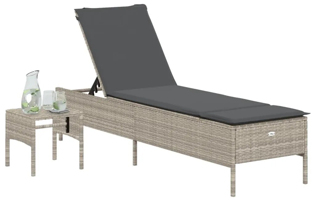 Világosszürke polyrattan napozóágy asztallal és párnával