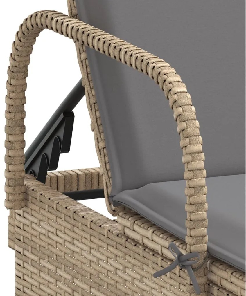 2 db bézs polyrattan napozóágy párnával