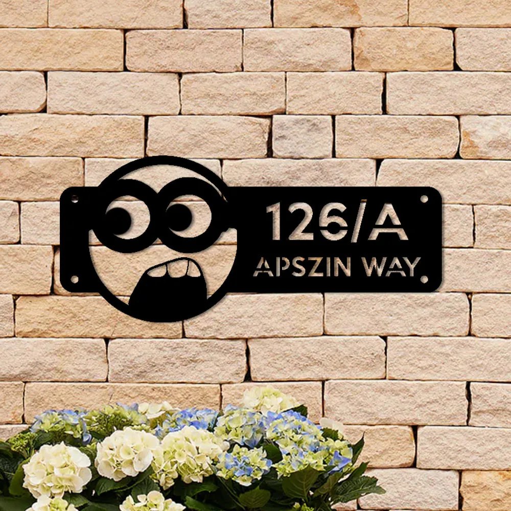 Négyzetes utcatábla minion