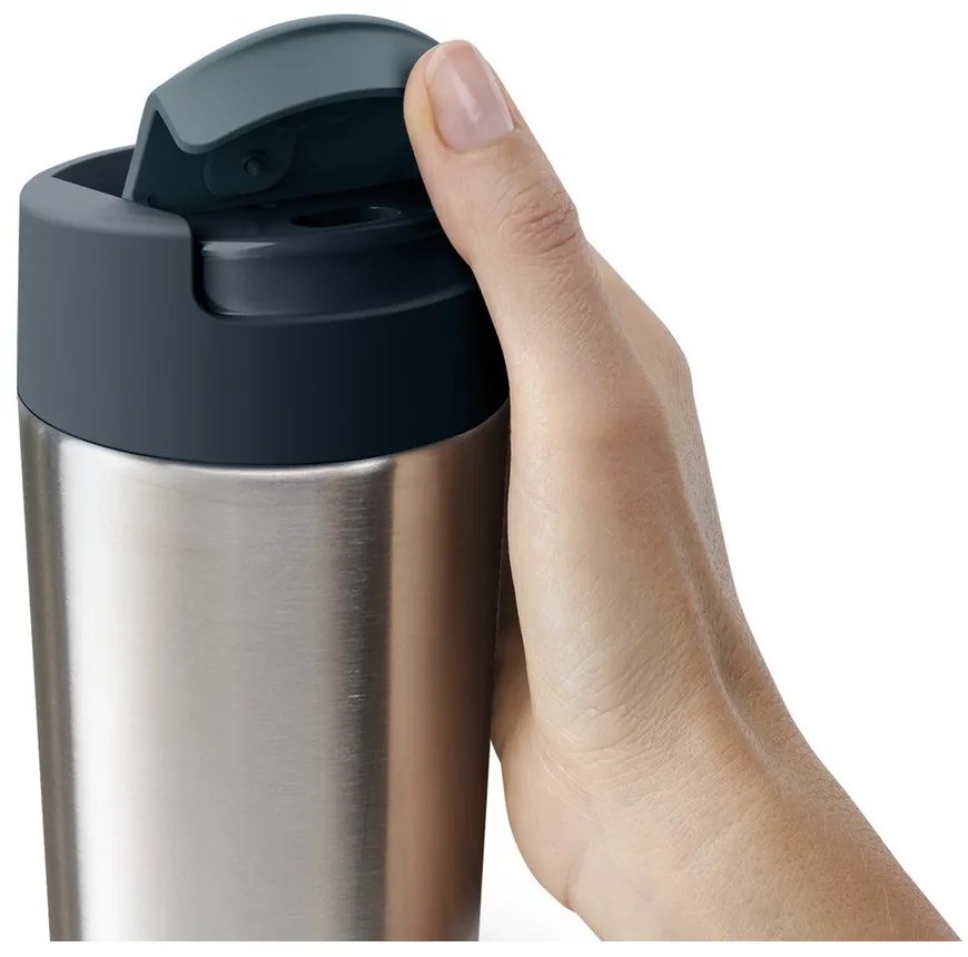 Sötétkék-fényes ezüstszínű utazóbögre 450 ml Sipp – Joseph Joseph