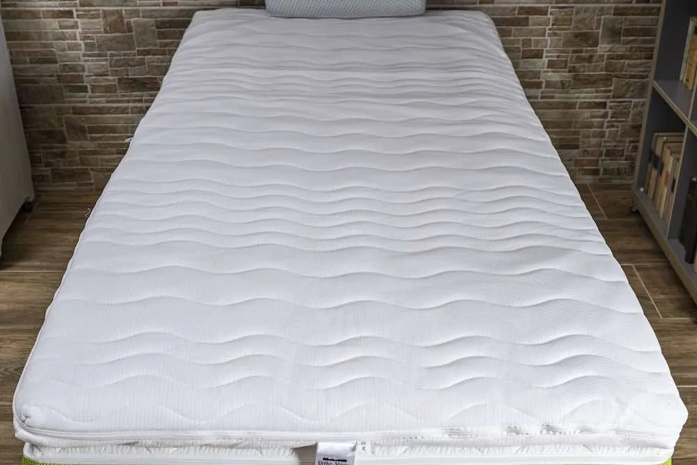 VitaRoll - Red 7 zónás fedőmatrac Antiallergén huzattal 90x200cm