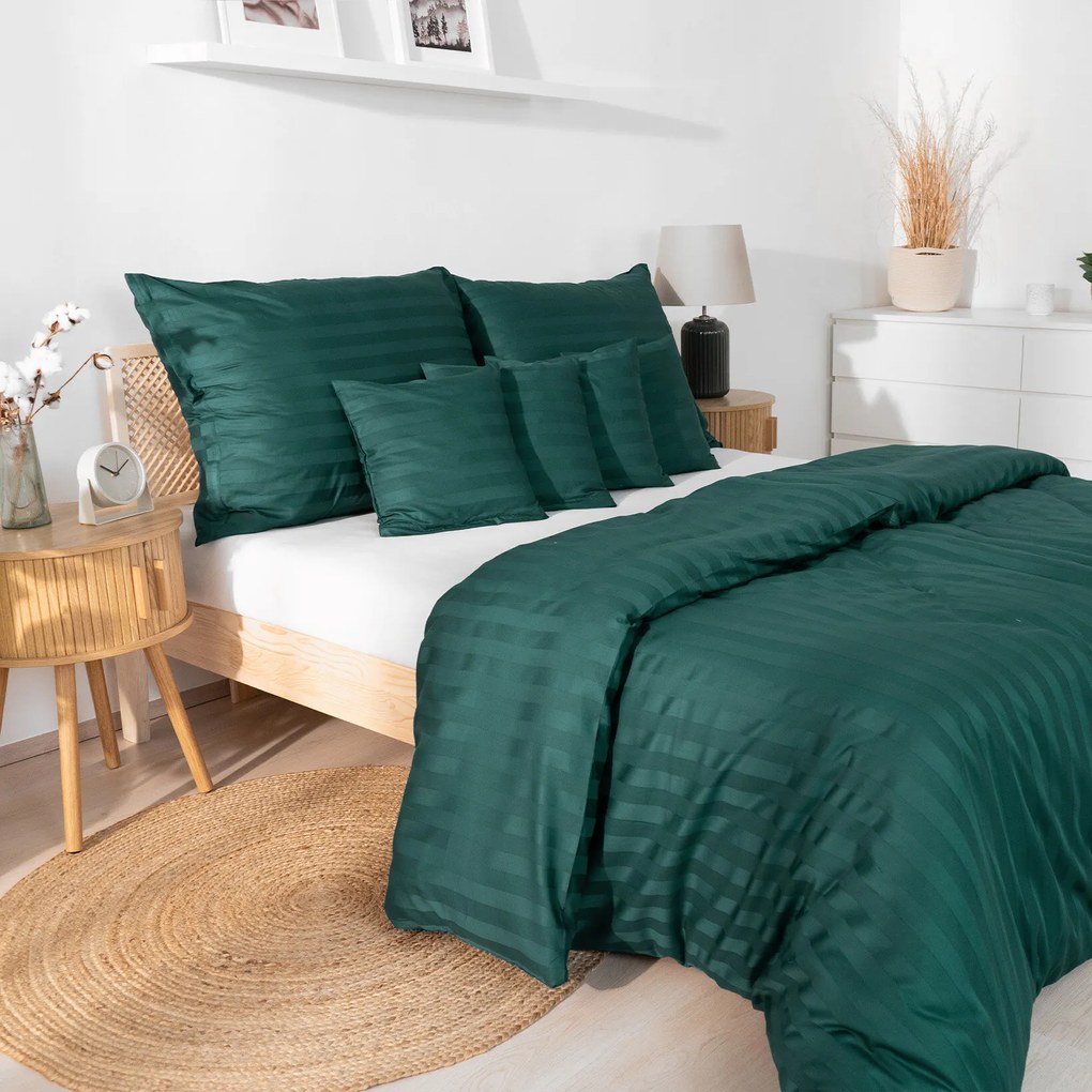 Goldea damaszt ágyneműhuzat - sötétzöld csíkos 220 x 200 és 2db 70 x 90 cm