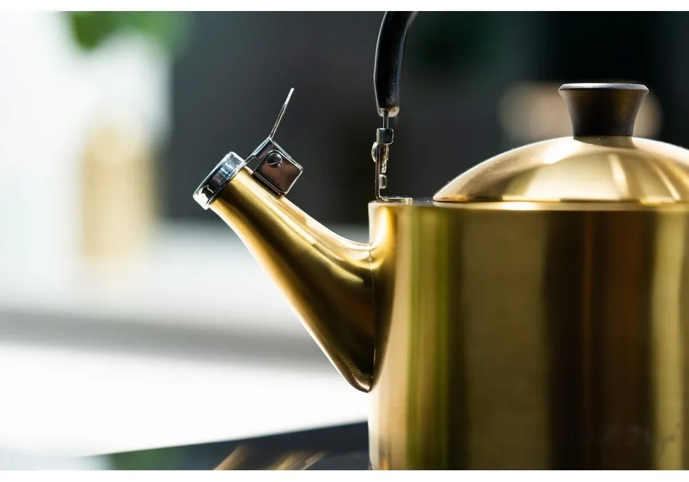Aranyszínű rozsdamentes acél vízforraló kanna 1,5 l Diamante – Vialli Design