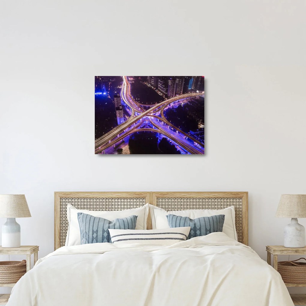 Egy kép egy nagy kereszteződésről éjjel (üvegen) (70x50 cm)