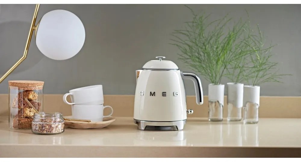 Krémszínű rozsdamentes acél vízforraló 800 ml Retro Style – SMEG