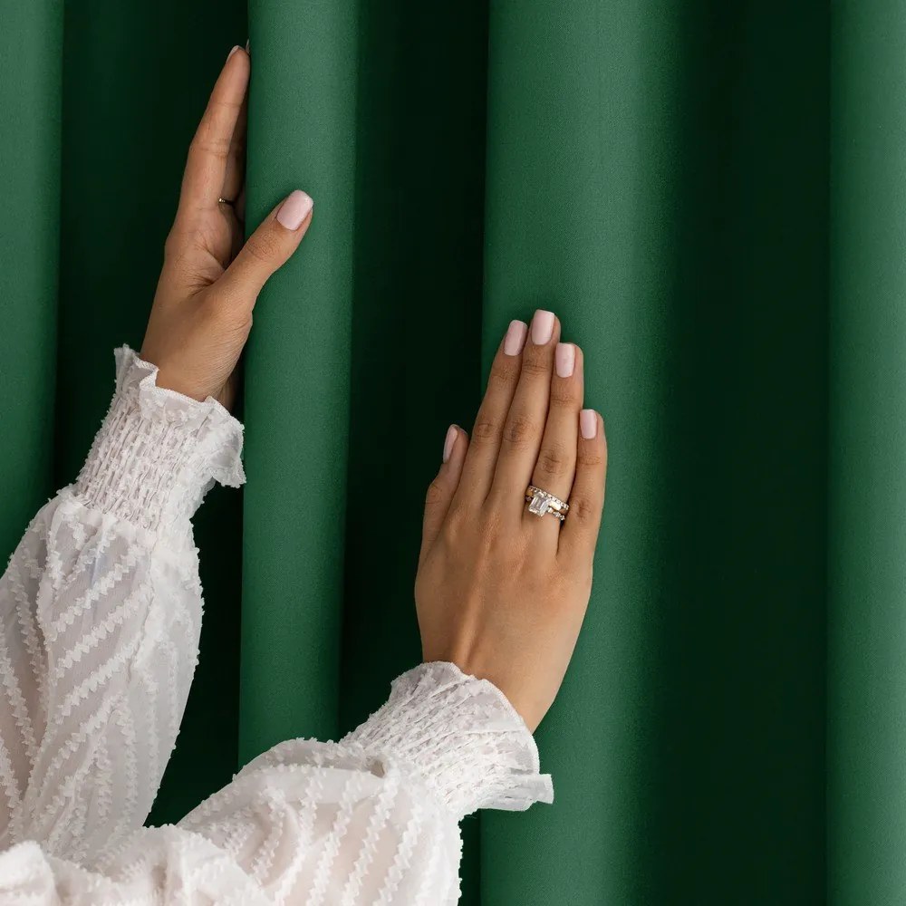 Sötétzöld dimout (részleges sötétítő) függöny 140x250 cm Carli – Restilo