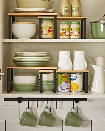 Konyhai szekrényrendezők, 4 darabos pulttároló polc szett, természetes bézs színben