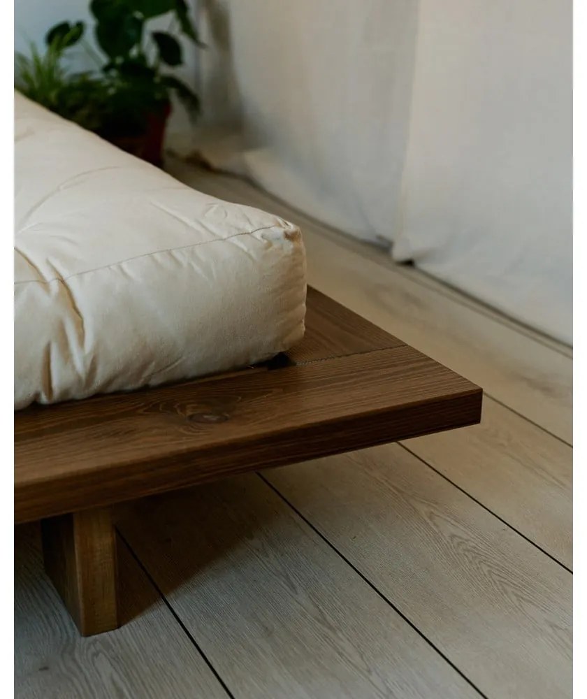 Barna borovi fenyő egyszemélyes ágy ágyráccsal 120x200 cm Japan – Karup Design