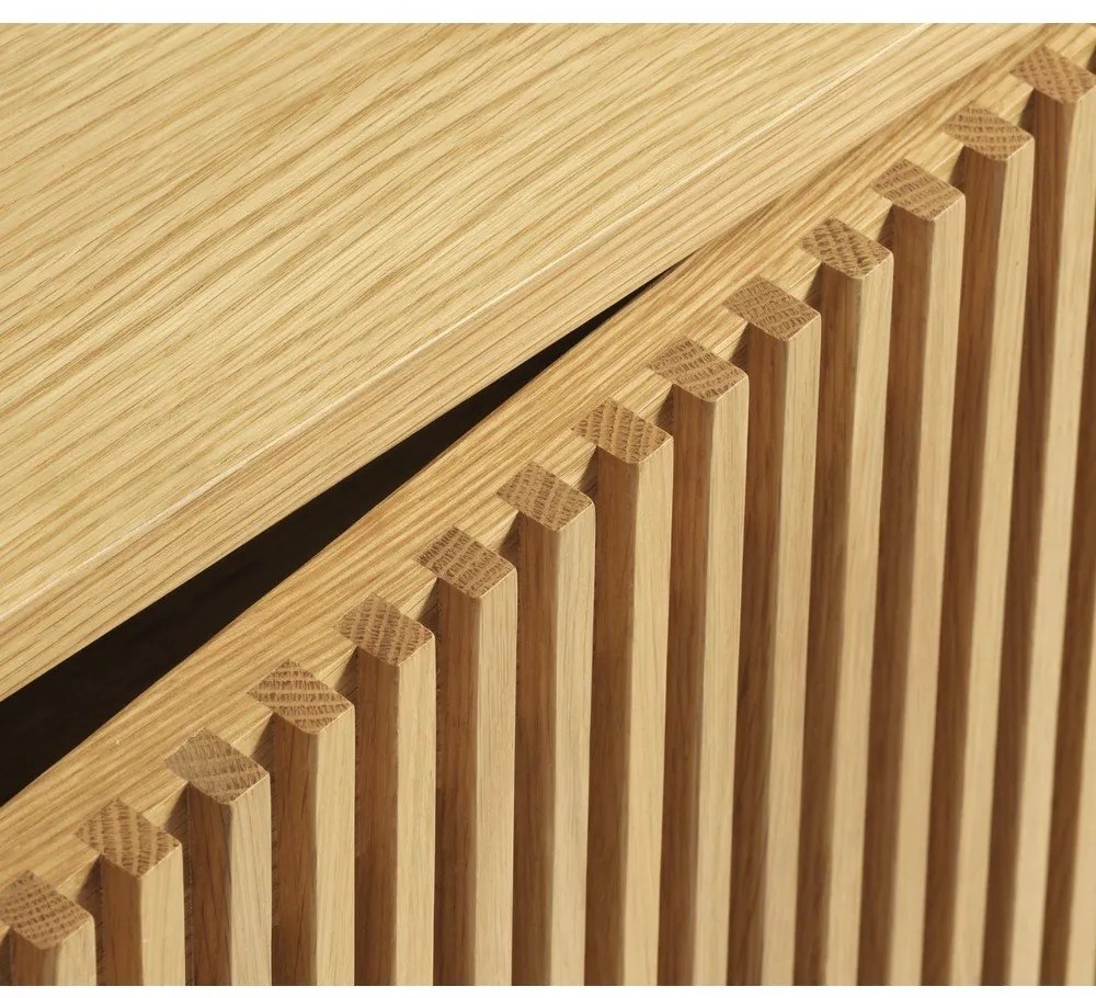 Natúr színű alacsony komód tölgyfa dekorral 143x70 cm Tiber – Unique Furniture