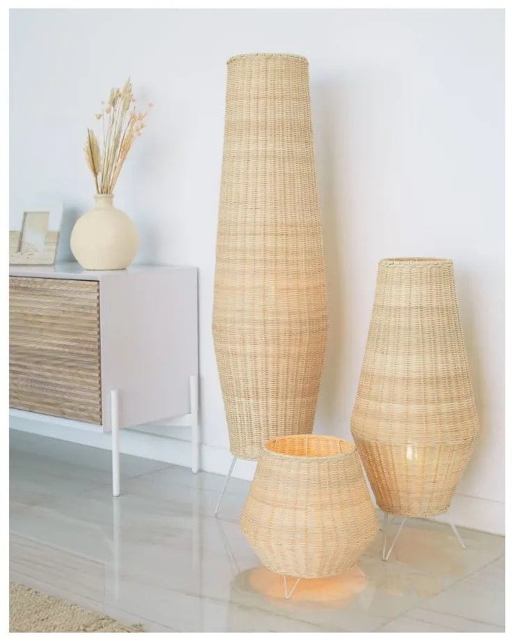 Natúr színű rattan állólámpa rattan búrával (magasság 120 cm) Kamaria – Kave Home