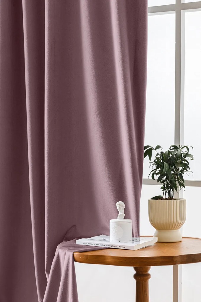 Világoslila VELVET sötétítő függöny 140x270 cm Felfüggesztés: Hullámos sínszalag