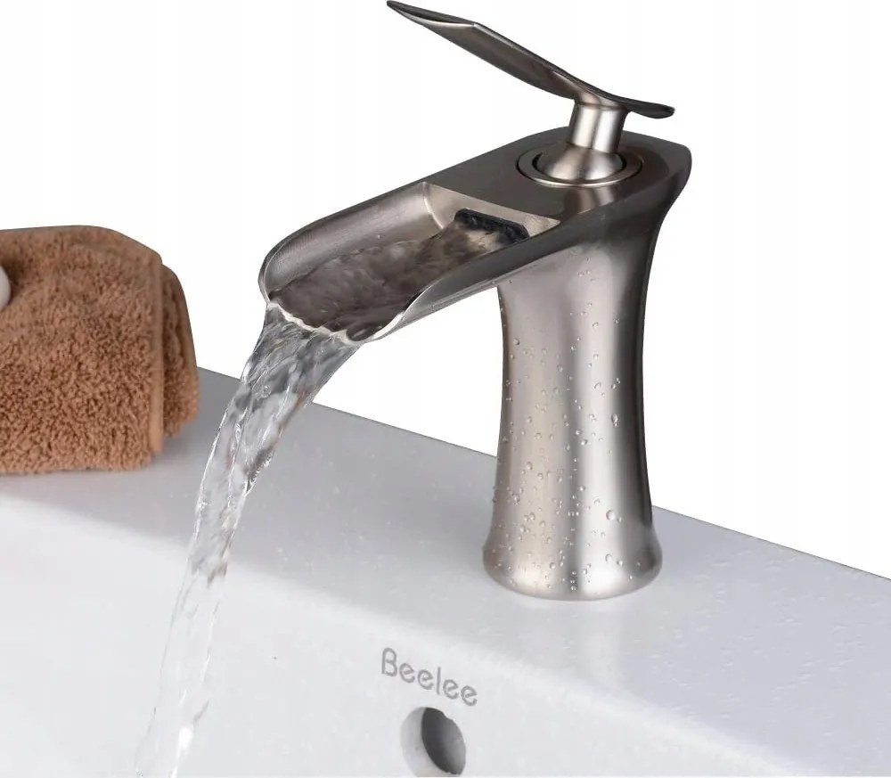 Beelee mosdócsaptelep sárgaréz vízeséssel konyhába és fürdőszobába