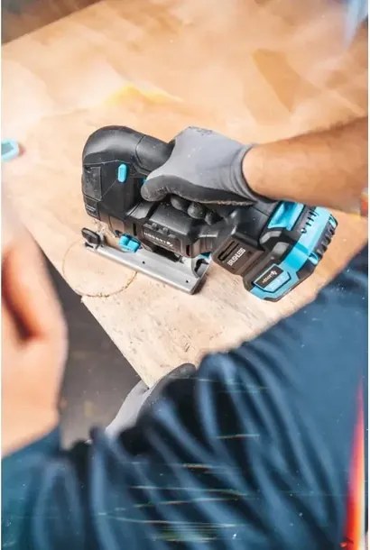 Högert HT2E233-0JS dekopír fűrész, 18V, dobozban