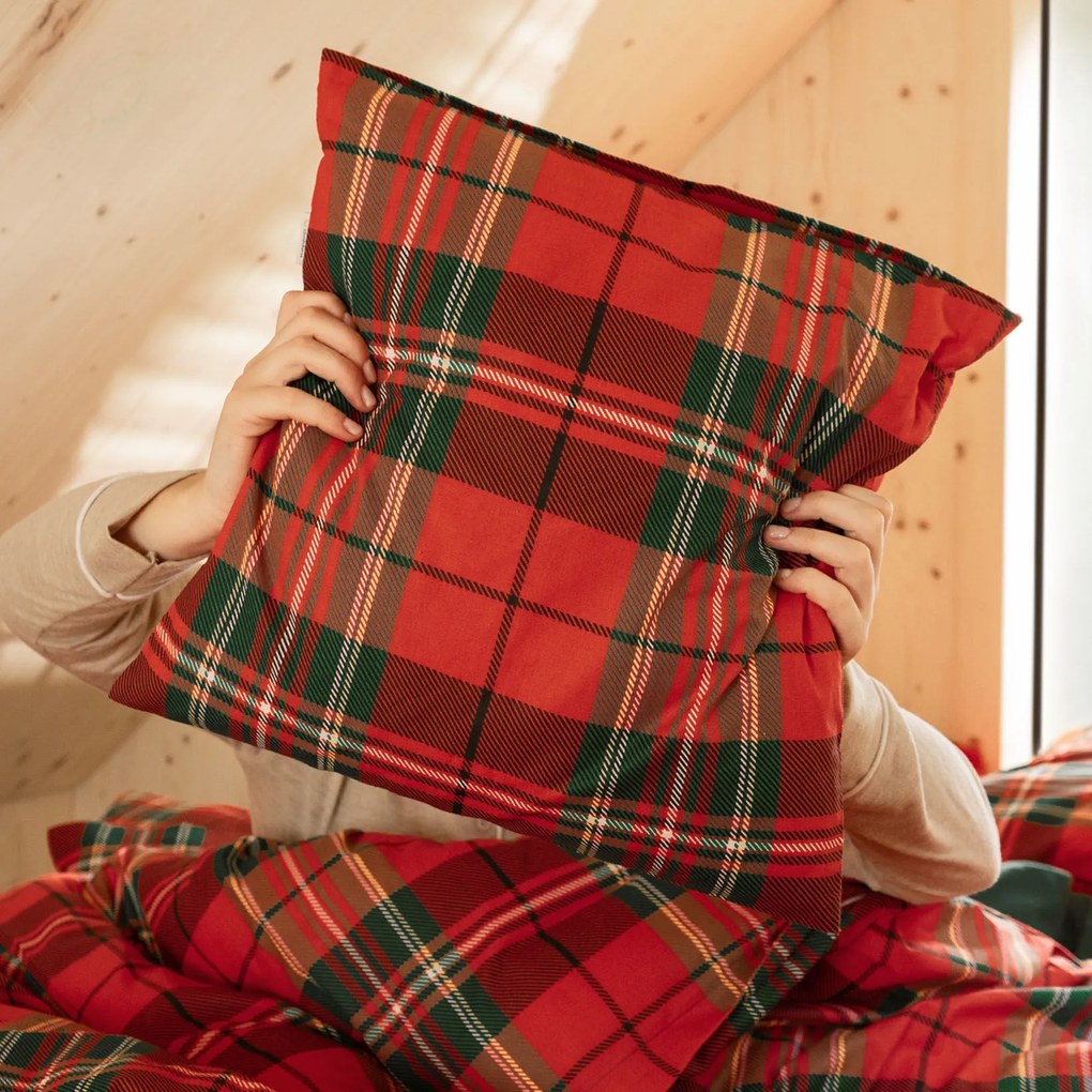 Goldea karácsonyi pamut párnahuzat - piros kockás 50 x 50 cm