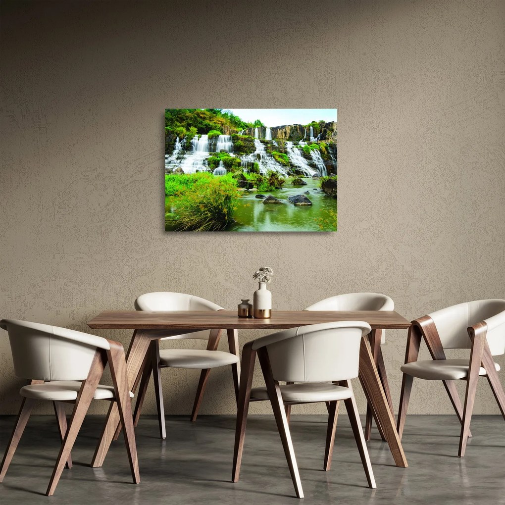 Kép - vízesés zöldövezetben (üvegen) (70x50 cm)