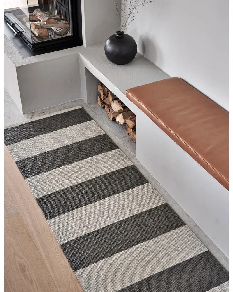 Antracitszürke-krémszínű kültéri-beltéri futószőnyeg 70x300 cm Bob Charcoal Linen – Pappelina