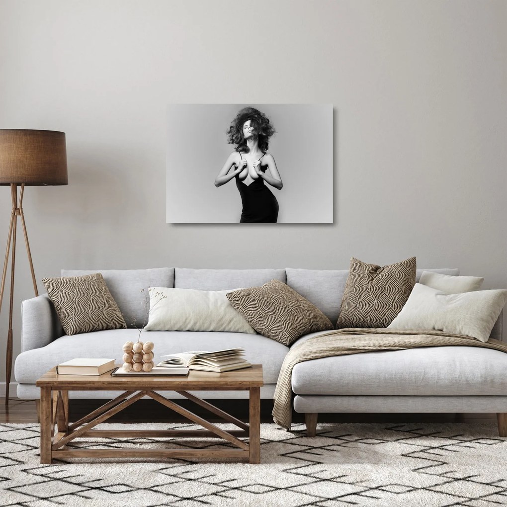 Fekete ruhás nő képe (üvegen) (70x50 cm)