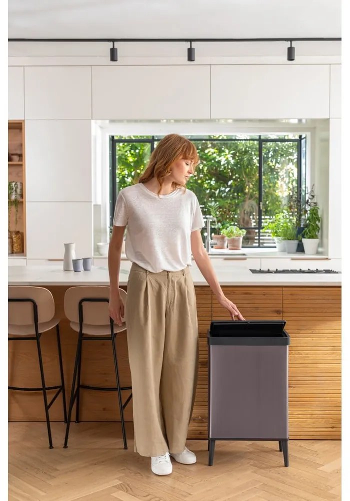 Rózsaszín újrahasznosított műanyag érintésre nyíló szemetes 54 l Verto High – Curver