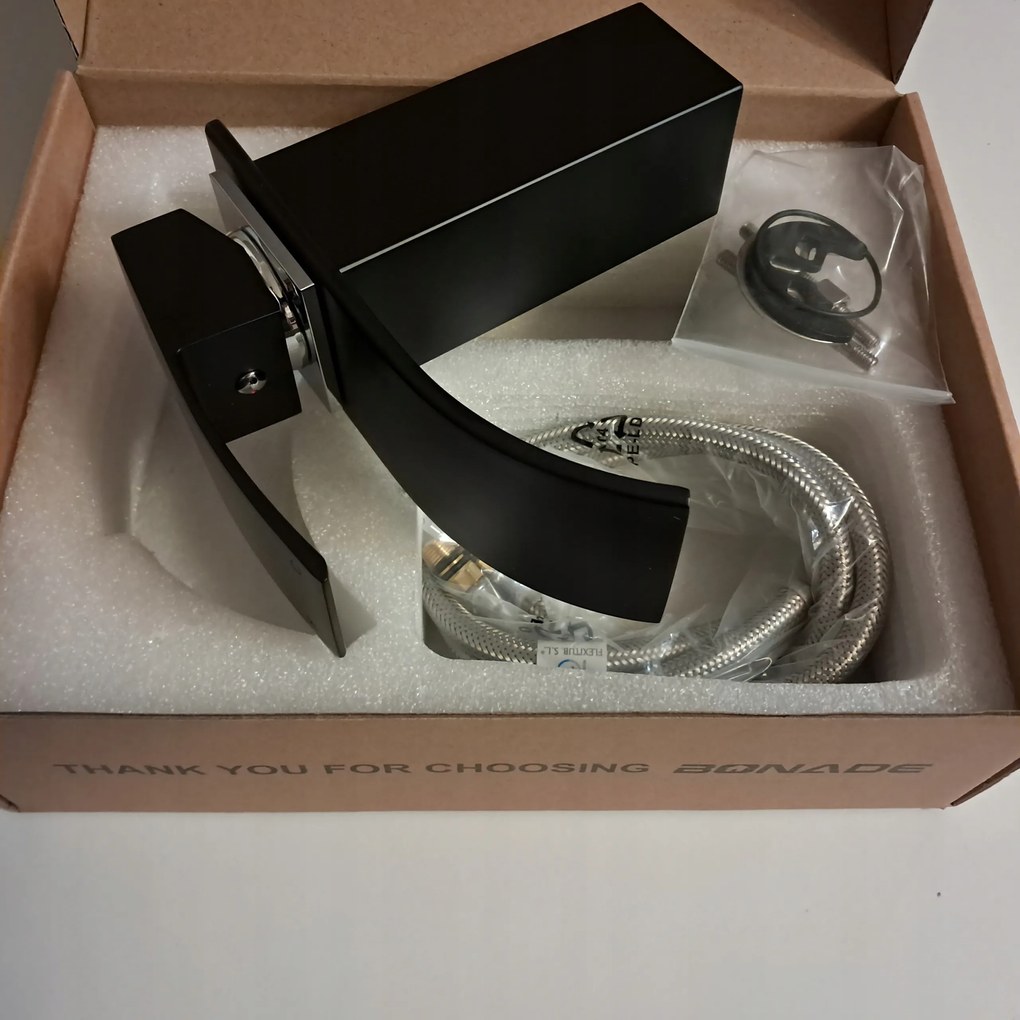 Bonade álló mosdócsaptelep fekete/króm 183 mm