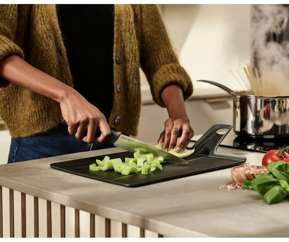 Vágódeszka 21x38 cm Chop2Pot – Joseph Joseph