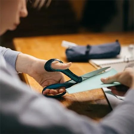 Olló, ifjúsági, 20 cm, balkezes, FISKARS, foltos pávakék (IF1067869)