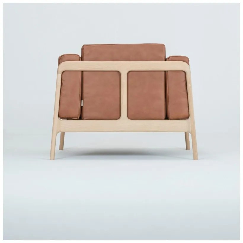 Fawn fotel tömör tölgyfa konstrukcióból konyakbarna bivalybőr ülőpárnával - Gazzda