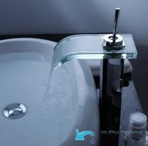 Mosdócsaptelep EYN EYN0145 LED-világítással és vízeséses kifolyóval, többféle színváltozatban