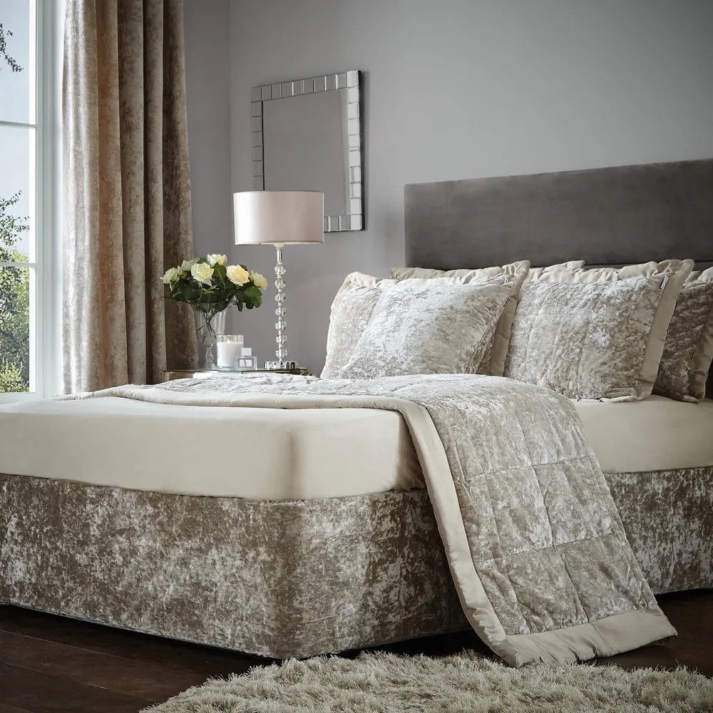 Bézs gumis bársony ágykeret huzat 152x198 cm Crushed Velvet – Catherine Lansfield