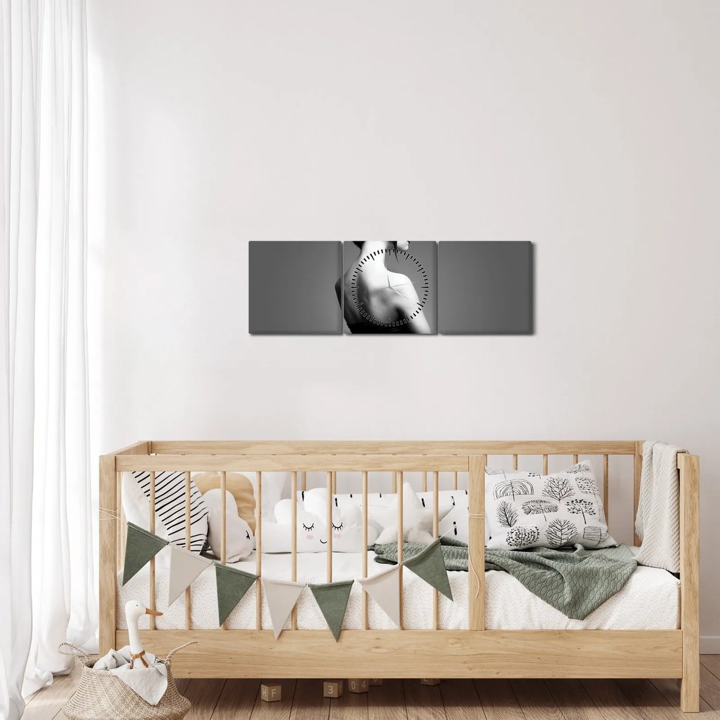 Egy elegáns nő képe (órával) (90x30 cm)