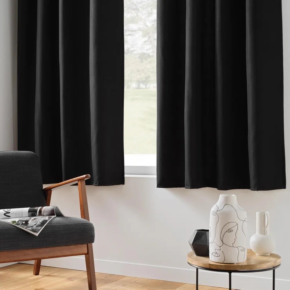 Fekete mikroszálas termo-dimout (részleges sötétítő) függöny 135x180 cm Micropolar – douceur d'intérieur