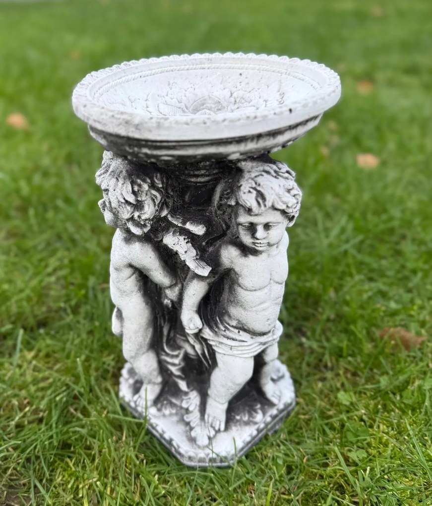 Beton figura madár itató tál angyalka alakú