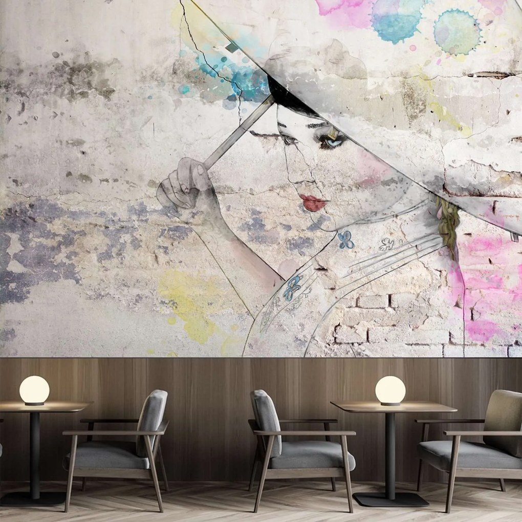 Gario Fotótapéta Gésa, aki egy paroszolát tart a háttérben egy régi falon Anyag: Vlies, Méret: 300 x 210 cm