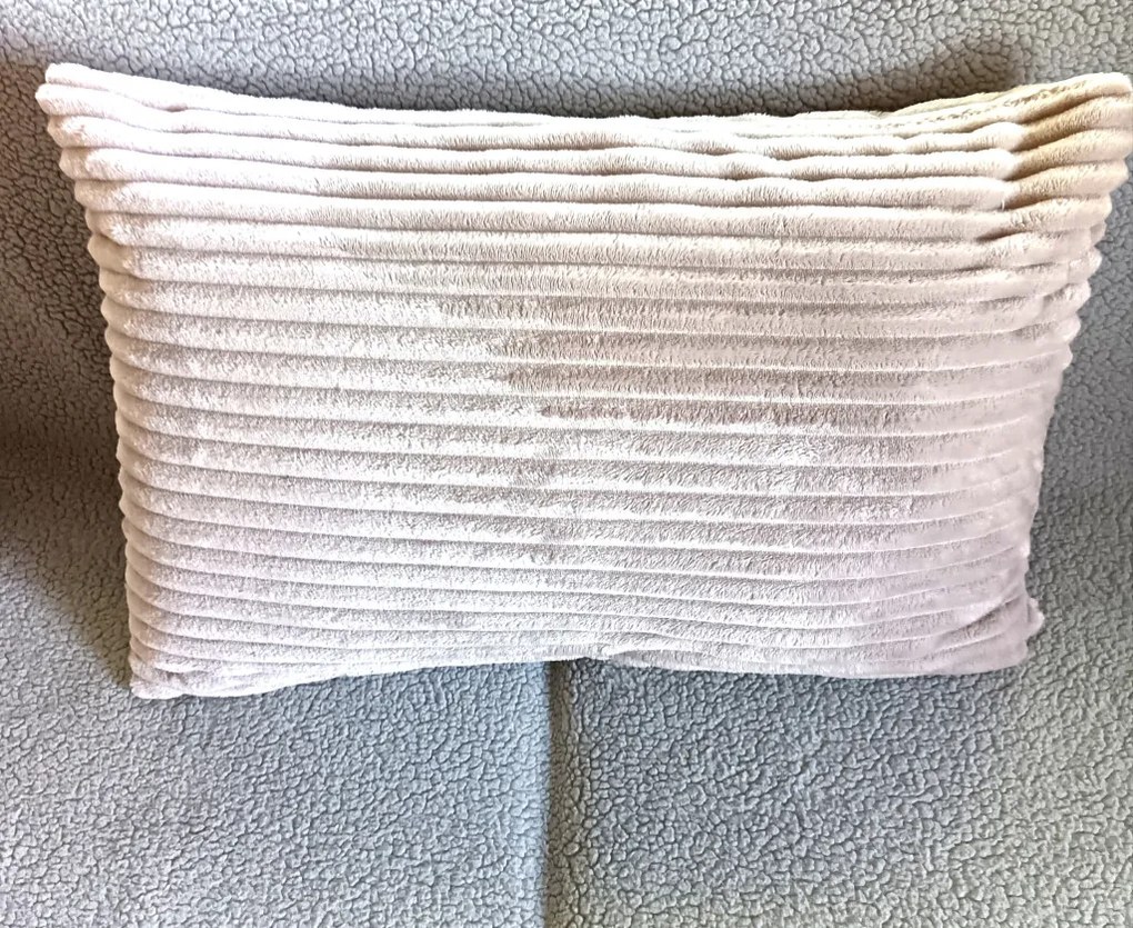 Bordás párnahuzat homokszín