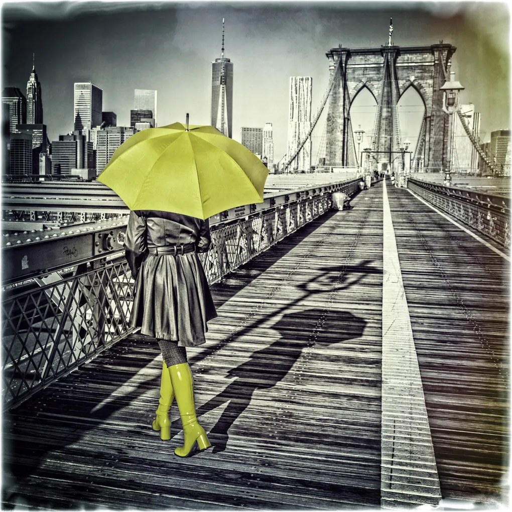 Poszter 40x40cm Turista esernyővel a Brooklyn hídon sétálva, Ass